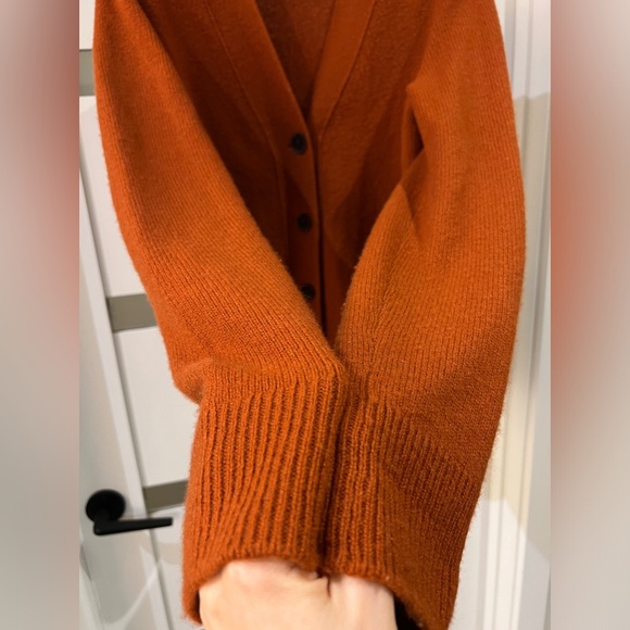 Vince Textured Cashmere Shrunken Button Cardigan In Rust Amber - M - Picture 7 of 11